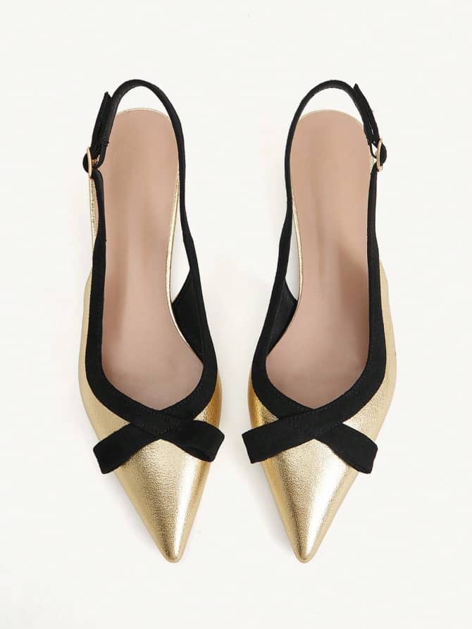 Escarpins slingback dorés à bout pointu et liseré noir croisé