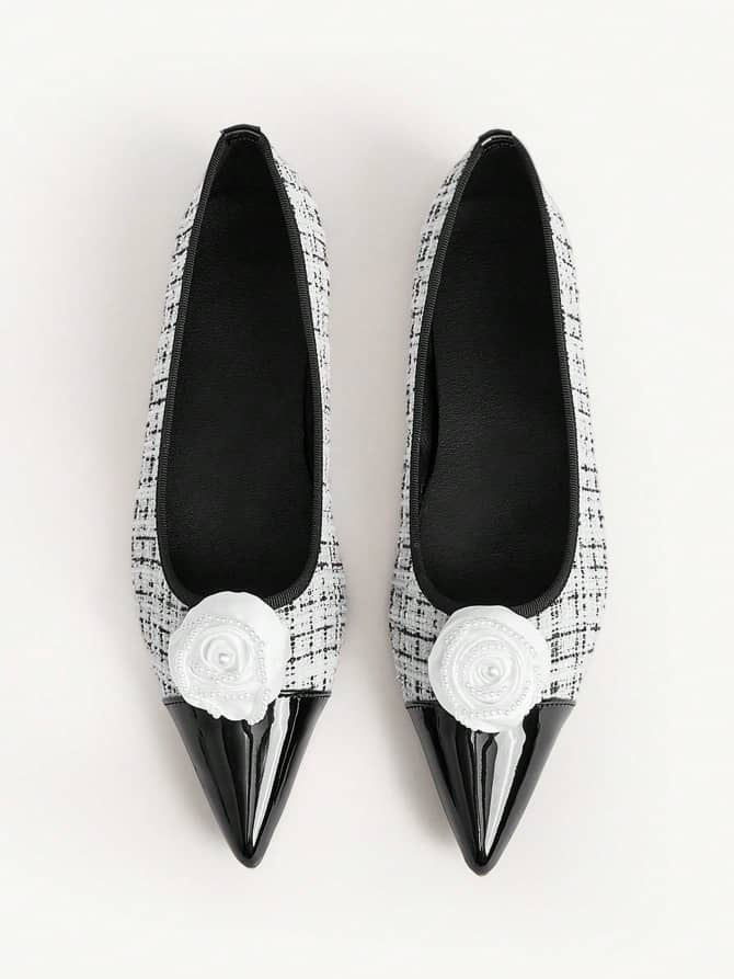 Ballerines pointues en tweed noir et blanc, bout verni et rose en satin