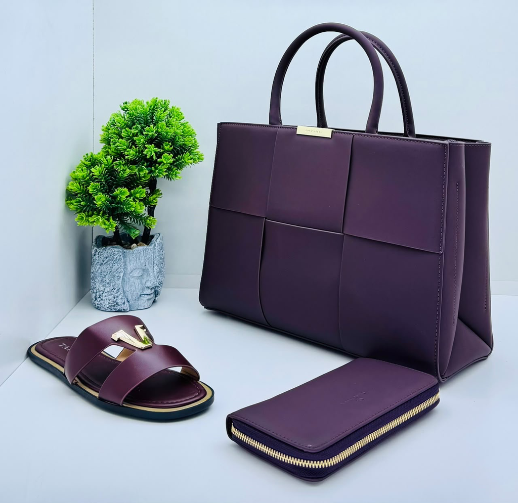 Ensemble prune : sac cabas tressé, mule plate et portefeuille assortis