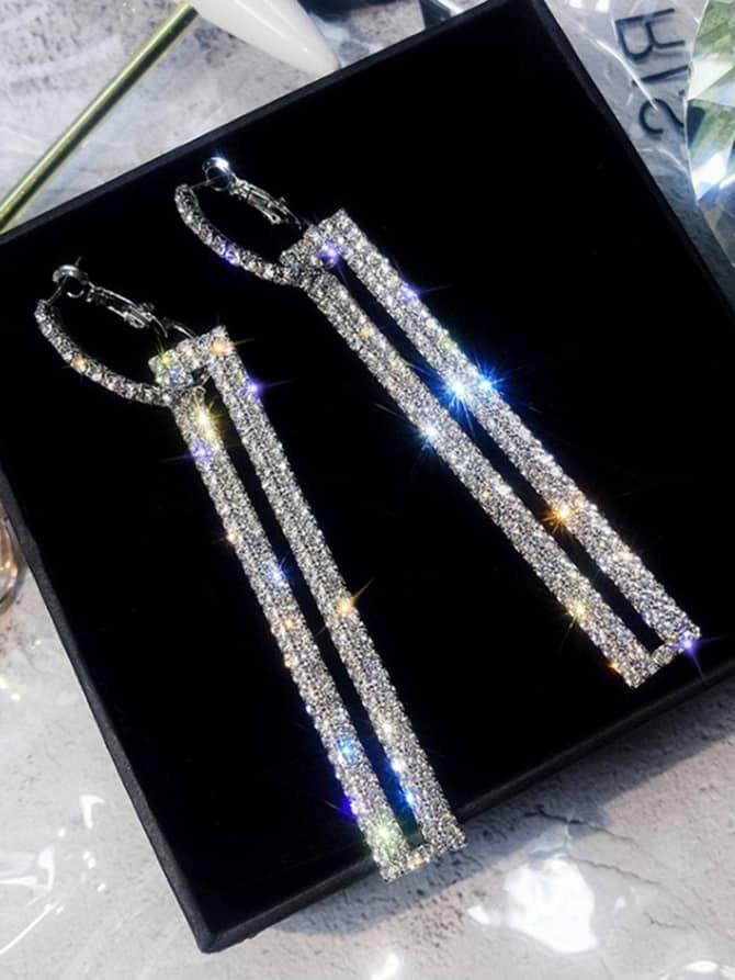 Boucles d’oreilles pendantes argentées en strass, forme de rectangle allongé